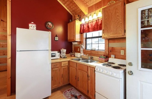 Cosby Cabin | SPARROWS NEST! COME ENJOY THE SERENITY & MOUNTAIN BEAUTY!