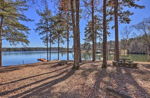 Milledgeville House | Sparta Lake Home w/Deck & Boating Access!