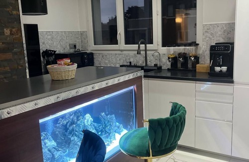 Vitry-sur-Seine Apartment | spartan room apartment paris