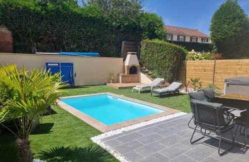 Jouy-le-Moutier House | Spassionnement pool