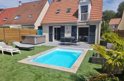 Jouy-le-Moutier House | Spassionnement pool