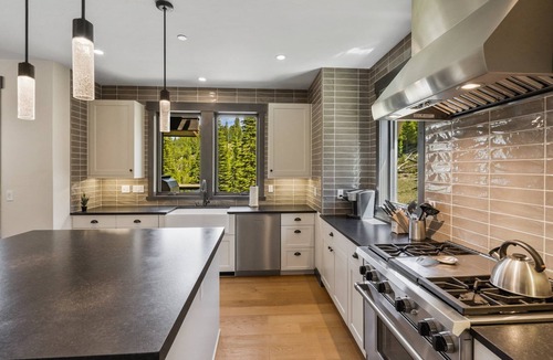 Spanish Peaks House | SPC Ski-In/Ski-Out | Hot Tub, Fireplace + Views!