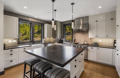 Spanish Peaks House | SPC Ski-In/Ski-Out | Hot Tub, Fireplace + Views!