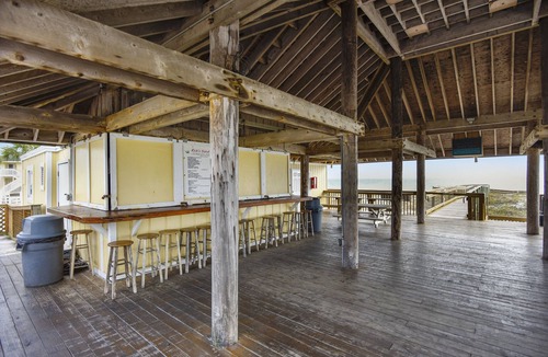 Holiday Isle Condo | SPC8121 - Studio with Murphy Bed - sleeps 4 by RedAwning