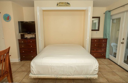 Holiday Isle Condo | SPC8121 - Studio with Murphy Bed - sleeps 4