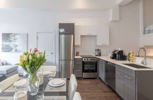 Mile End Condo | Speakeasy Bar hidden in Luxurious Mile End Loft!