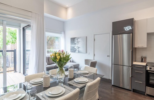 Mile End Condo | Speakeasy Bar hidden in Luxurious Mile End Loft!