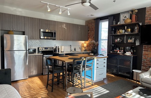 MLK University Apartment | Speakeasy Cityscape Flat - Downtown Chattanooga