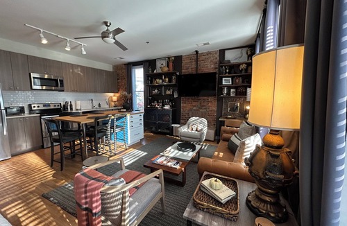 MLK University Apartment | Speakeasy Cityscape Flat - Downtown Chattanooga