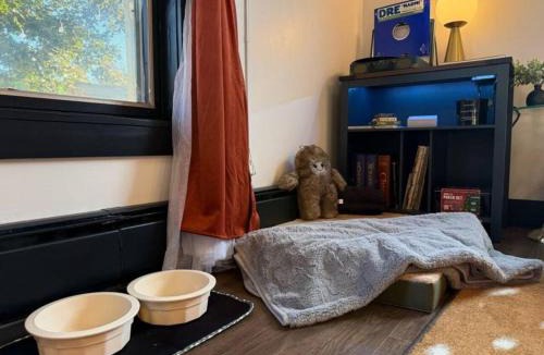 Hudson Apartment | Speakeasy Hot Tub Escape | Pet-Friendly | Hudson NY