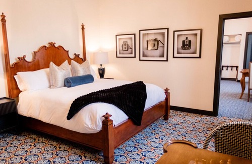 Nevada City Hotel | Speakeasy Suites/Sleeps 18