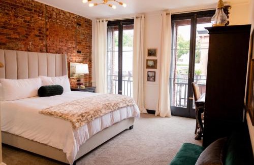 Nevada City Hotel | Speakeasy Suites Sleeps 18