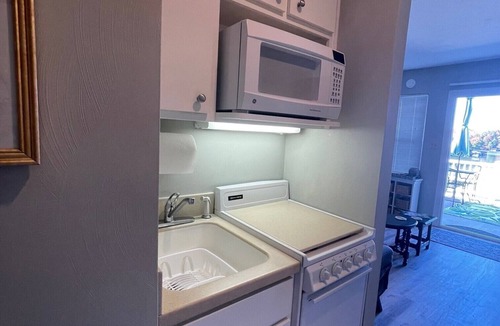 North Shore Condo | SPECIAL! - 2 NIGHTS . JUNE 12-14 BRING SWEETHEART . .ENJOY SUNSETS!