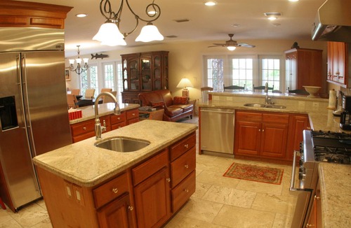 Marathon House | SPECIAL ! April 11 - 25 -2975 per week !