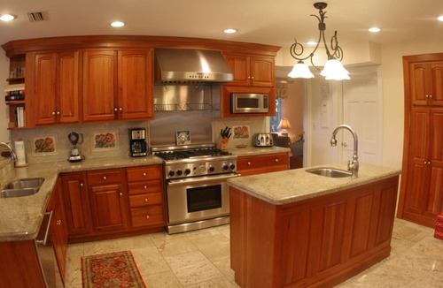 Marathon House | SPECIAL ! April 11 - 25 -2975 per week !