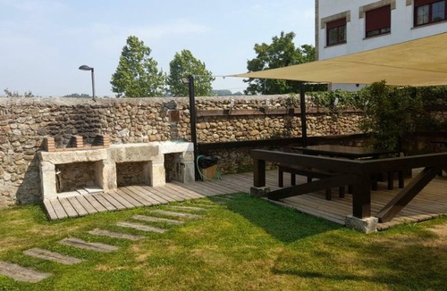 Villaverde de Pontones Apartment | Special studio for couples with double whirlpool tub and balcony.