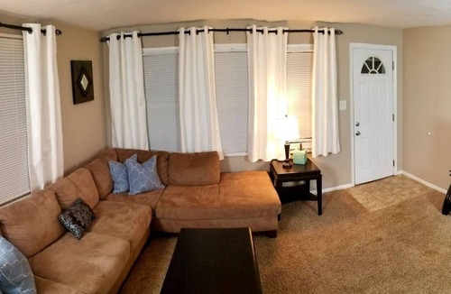 Des Peres House | Special Mar pricing! ~Great location book now~ T