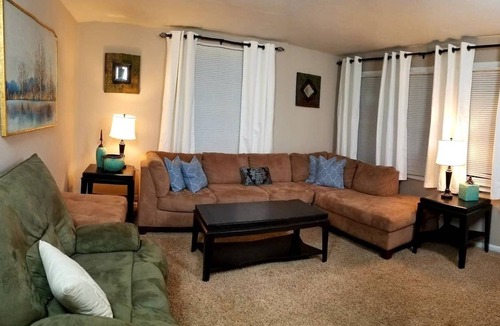 Des Peres House | Special Mar pricing! ~Great location book now~ T