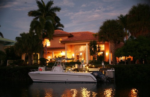 Coury House | Special : May 2 - 16 - 2975 per week !