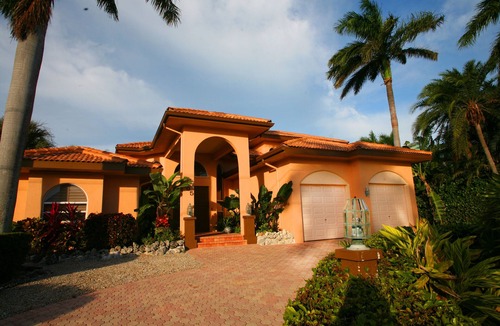 Coury House | Special : May 2 - 16 - 2975 per week !