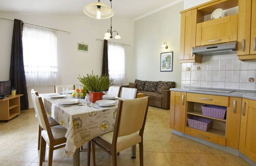 Tar Apartment | SPECIAL OFFER 30. 07.-05. 08. NOEMI3 Poreč-Tar with pool, balcony, Wi-Fi