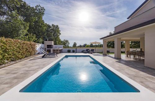 Kaldanija Apartment | SPECIAL OFFER! NEW LUXURY APARTMENT with pool, fitness, outdoor bar&grill