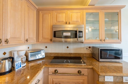 Waikiki Condo | Special Rate.Charming 1BD With Ko'olau Mountain Range View!