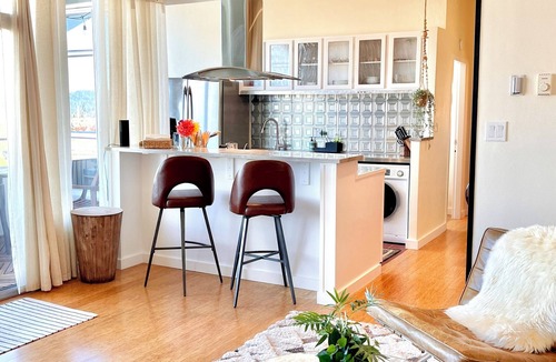 West Eugene Condo | Special Sunrise Luxury Penthouse