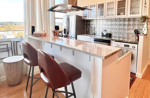 West Eugene Condo | Special Sunrise Luxury Penthouse