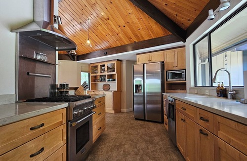 Auburn House | Specials-Breathtaking Views-Relaxation-Hot Tub- River-One of a kind