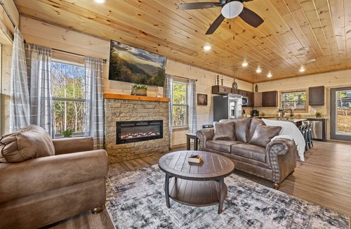 Sevierville Cabin | ~Specials~Cozy! Indoor Saltwater Pool. Loaded Game Room.