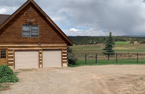 Ignacio House | Specials:Hottub|ChefsKitchen|Sleeps9:RusticRanch