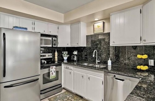 Downtown Park City Condo | SPECIALS, SKI IN SKI OUT. 5 Min Walk to Main St. Hike and Bike out the door!