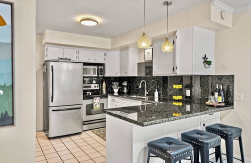 Downtown Park City Condo | SPECIALS, SKI IN SKI OUT. 5 Min Walk to Main St. Hike and Bike out the door!