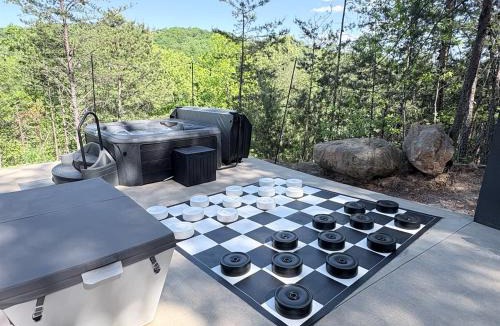 Lake Lure House | SPECIALS! Ultra-Modern Mountain Luxury, Hot tub, Rumbling Bald Resort access!