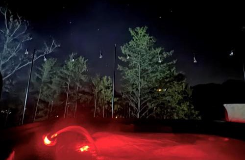 Lake Lure House | SPECIALS! Ultra-Modern Mountain Luxury, Hot tub, Rumbling Bald Resort access!