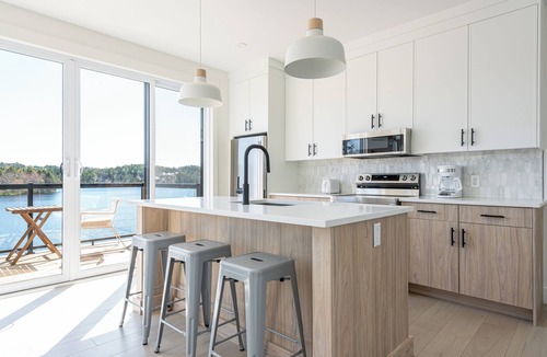 Chester House | Spectacular 2 Bedroom Lakehouse!