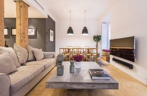 Chueca Apartment | Spectacular 3-Bed Apartment in Central Madrid