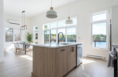 Chester House | Spectacular 3 Bedroom Lake House!