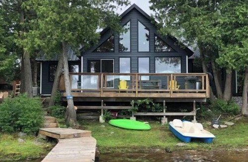 Dorset House | Spectacular 4 bedroom, sandy beach, lakeside gem