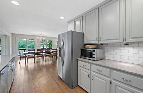 Eatonton House | Spectacular 4 BR lakefront home, Private Deep Water Dock on Peninsula