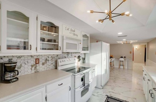 Northeast Carrollton House | Spectacular 4BR/2.5B Home with Pool and Grill