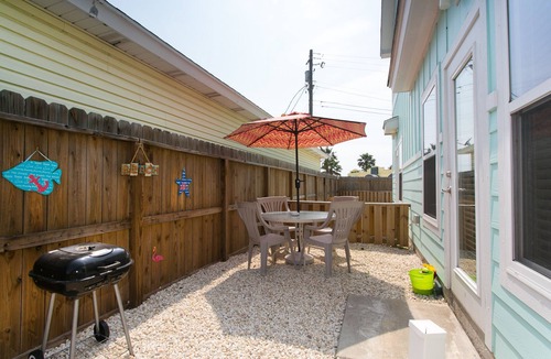 Corpus Christi House | Spectacular & Affordable Upscale 3 Bed TH, sleeps 8, Resort H/Pool, Specials