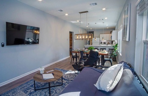 Eastside Promise Neighborhood House | Spectacular Brand New 4BR and GH Near DT/Riverwalk