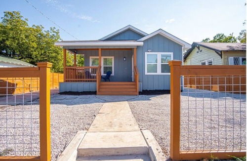Eastside Promise Neighborhood House | Spectacular Brand New 4BR and GH Near DT/Riverwalk