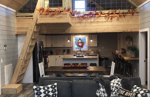 Mountain View Cabin | SPECTACULAR CABIN on the White River!
