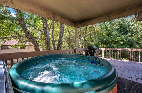Lake Harmony Estates House | Spectacular Chalet, Hot Tub ,Pool Table, Foosball Table, Fire Pit, Lake & Beach