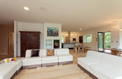 Ea Cottage | Spectacular designer house, with heated pool, 8 minutes from the beach.