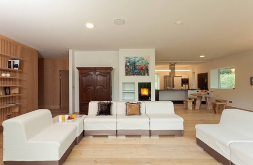 Ea Cottage | Spectacular designer house, with heated pool, 8 minutes from the beach.
