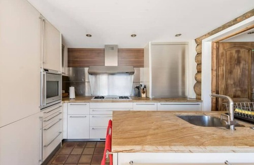 Les Tines Ski Chalet | Spectacular chalet in chamonix - 5 en-suites and sauna